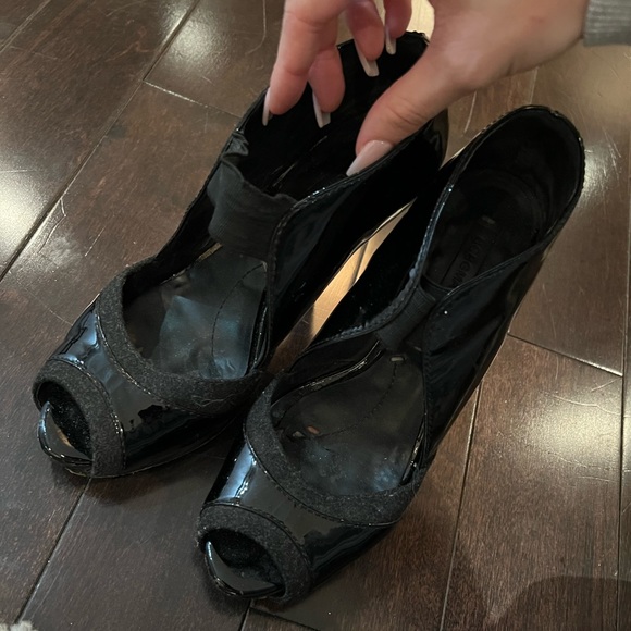 BCBG black heels - Picture 4 of 15